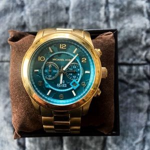 Michael Kors Hunger Stop Gold Stainless steel watch